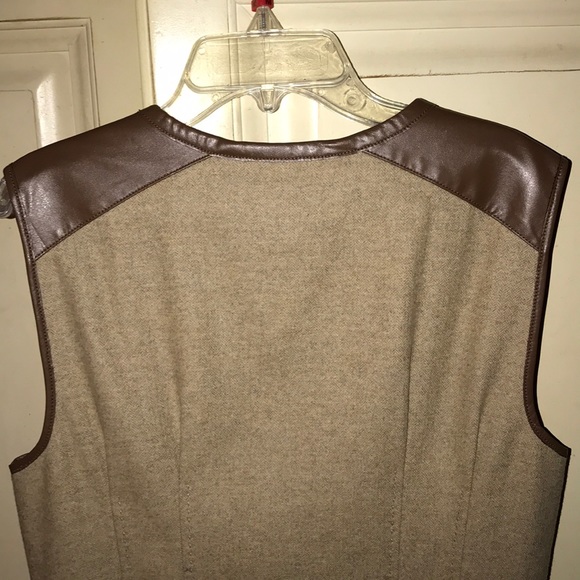 Classic and chic designer wool patterned dress - Picture 3 of 8